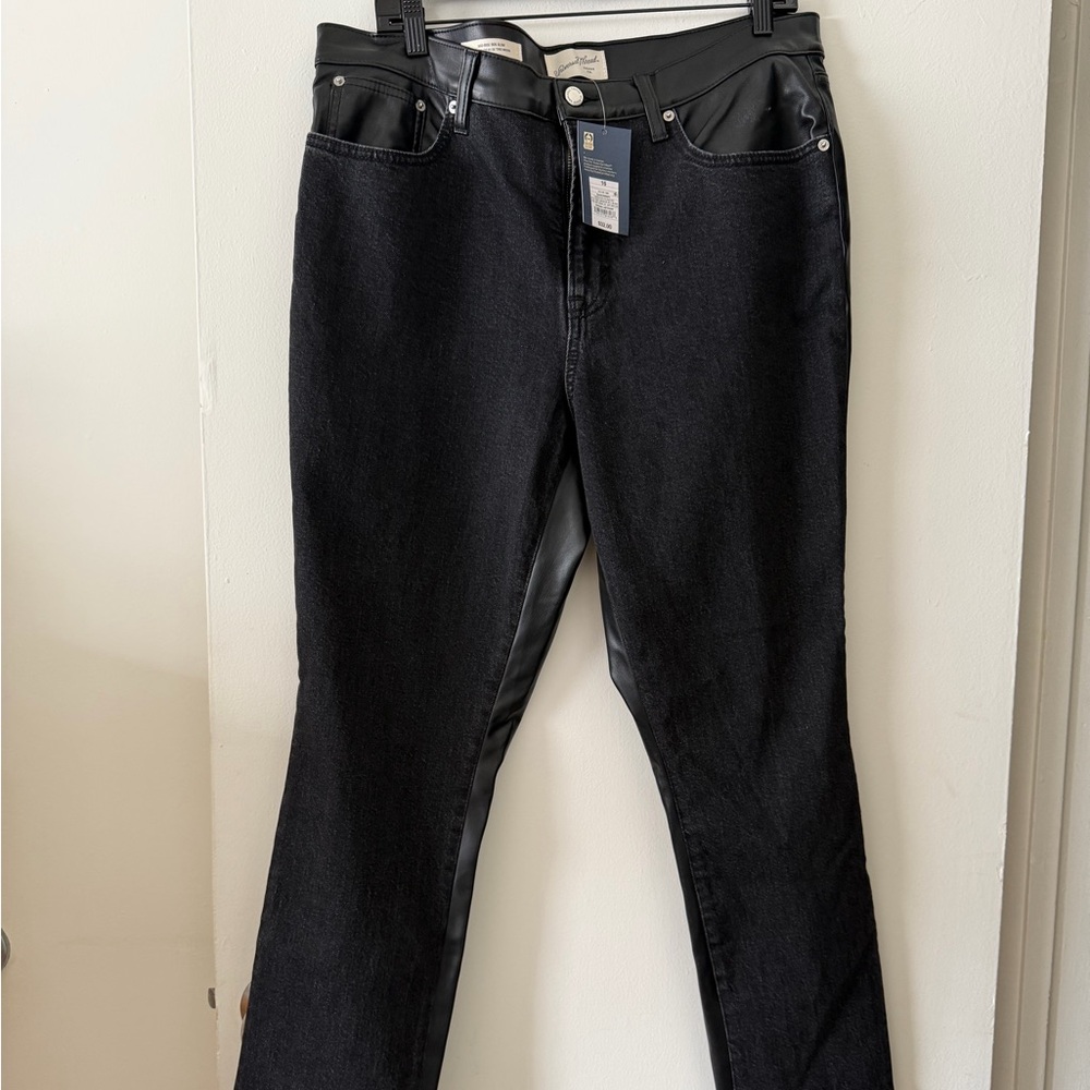 Universal Thread Black Straight Leg Jeans